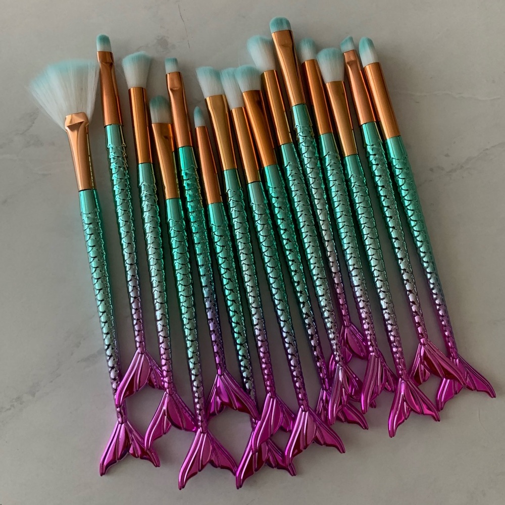 Mermaid makeup brushes set